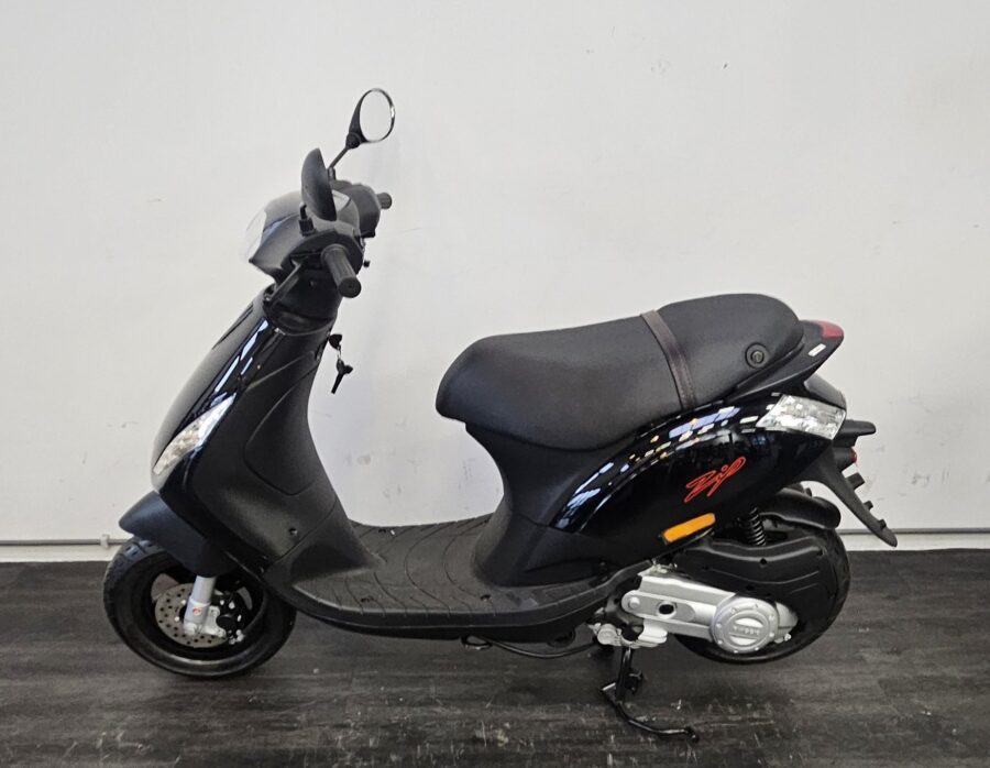 ##NIEUW## Piaggio Zip Glans Zwart e5 25km ##NIEUW## - Afbeelding 2